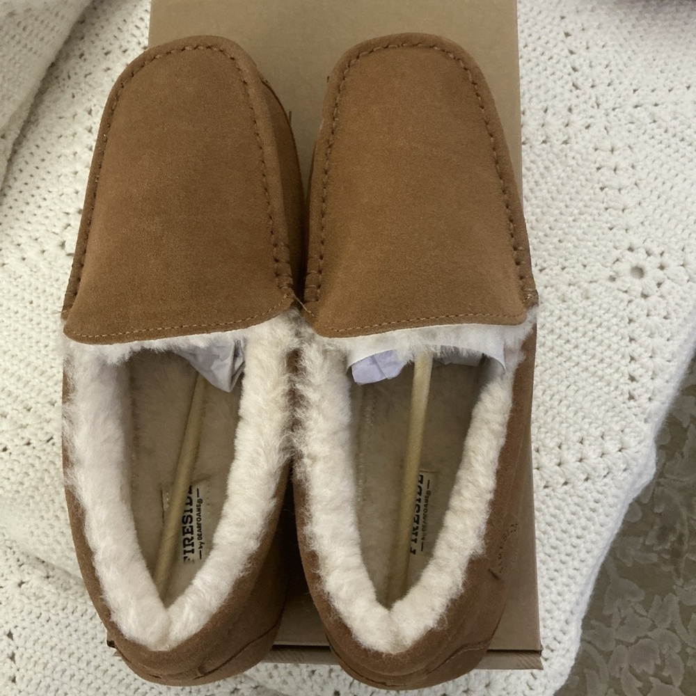 Men's 11WIDE Fireside by Dearfoams Melbourne Genuine Shearling Slipper Chestnut